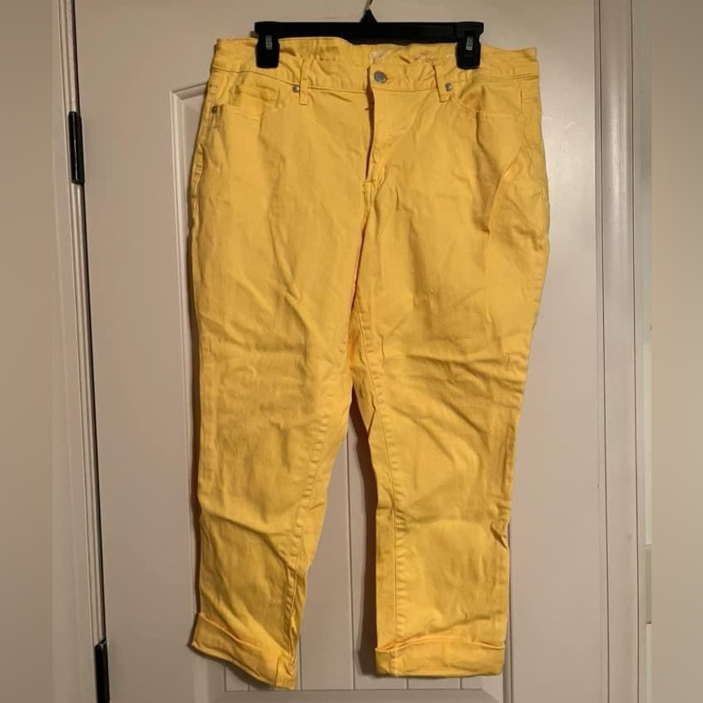 EUC - Crown & Ivy- Golden Yellow cropped denim- size 12
